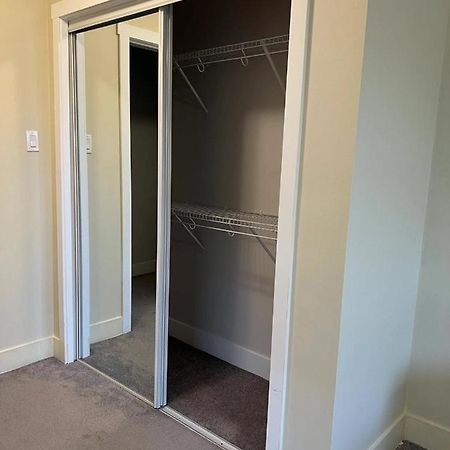 Spacious And Bright Large Suite With Separate Bathroom Richmond Exterior foto