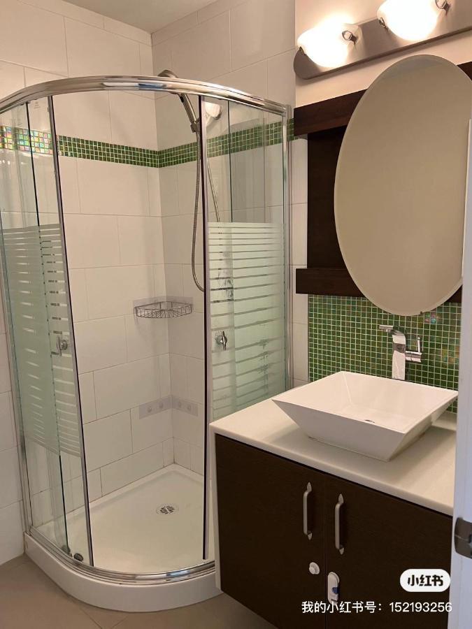 Spacious And Bright Large Suite With Separate Bathroom Richmond Exterior foto